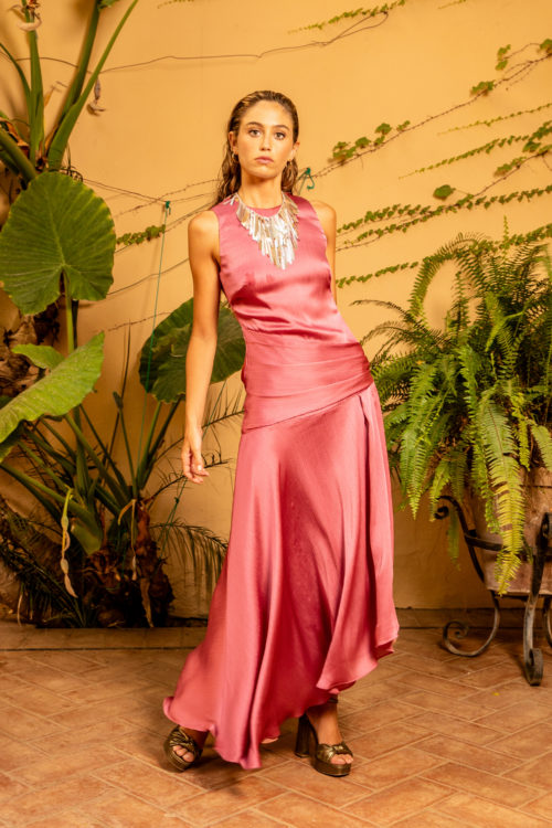VESTIDO MIDI EN BAMBULA SATINADO SIN MANGAS Y FALDA AL BIES