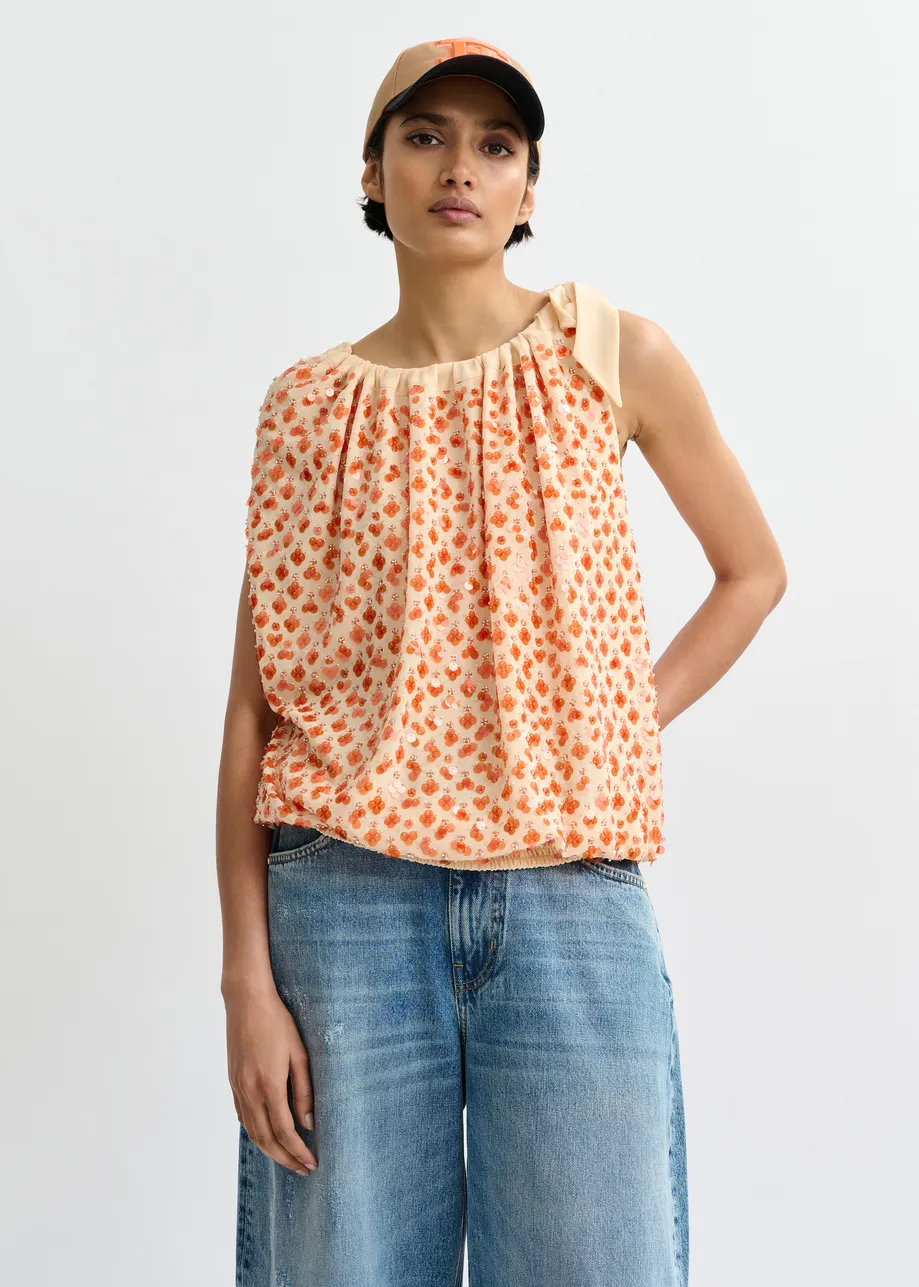 TOP ASIMÉTRICO DE LENTEJUELAS FLORAL CON LAZO EN EL CUELLO 4 TOP ASIMÉTRICO DE LENTEJUELAS FLORAL CON LAZO EN EL CUELLO - Imagen 3