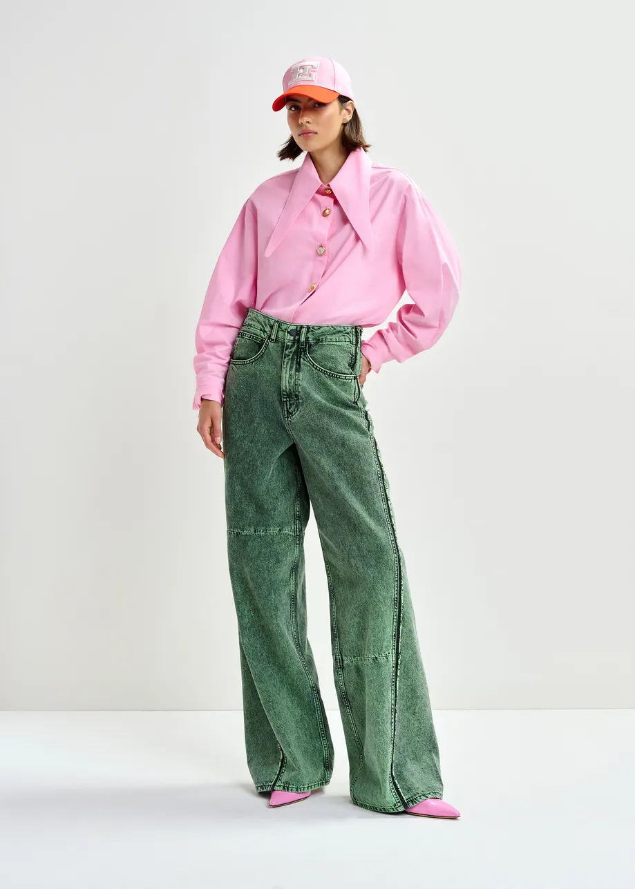 CAMISA OVERSIZE CON CUELLO DE PUNTA ALRGADA Y BOTONES DORADOS 2 CAMISA OVERSIZE CON CUELLO DE PUNTA ALRGADA Y BOTONES DORADOS