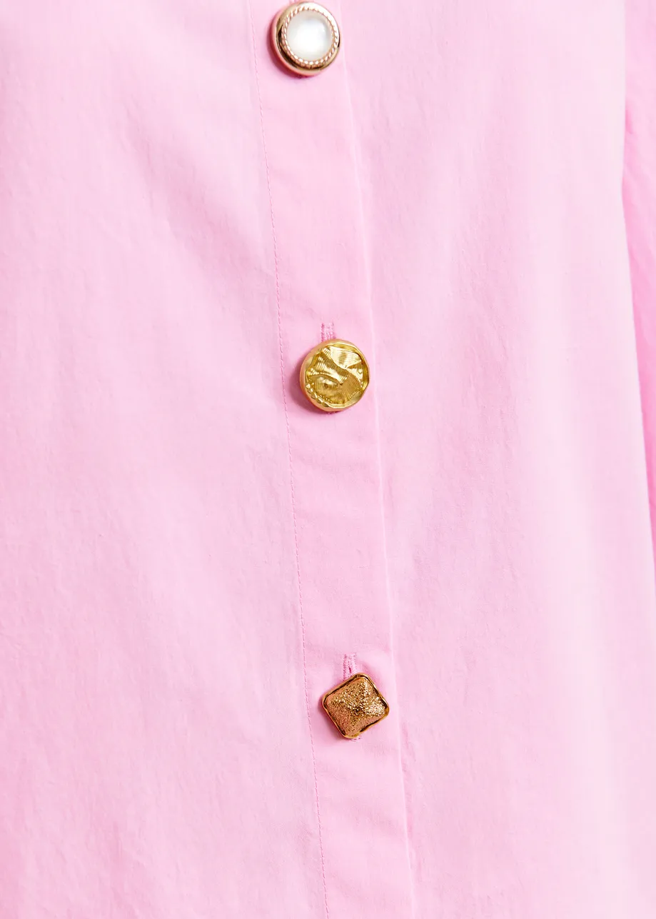 CAMISA OVERSIZE CON CUELLO DE PUNTA ALRGADA Y BOTONES DORADOS 9 CAMISA OVERSIZE CON CUELLO DE PUNTA ALRGADA Y BOTONES DORADOS - Imagen 8