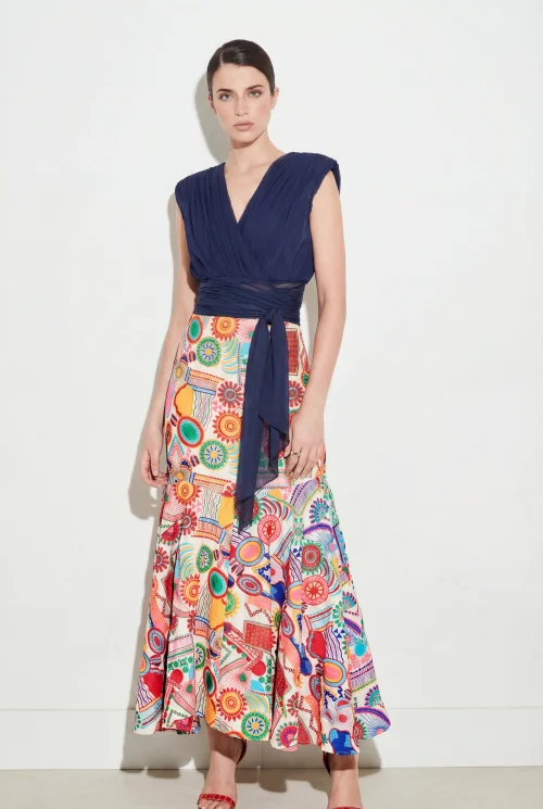 FALDA ESTAMPADO MULTICOLOR CON VUELO EN BAJO