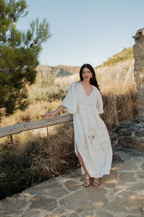 VESTIDO KAFTAN LARGO ESTILO BOHO CON PALMERAS BORDADAS CALADAS