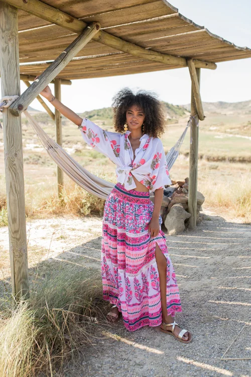 Home 8 BLUSA ESTAMPADO CLAVELES CON VOLANTE EN CUELLO MAO
