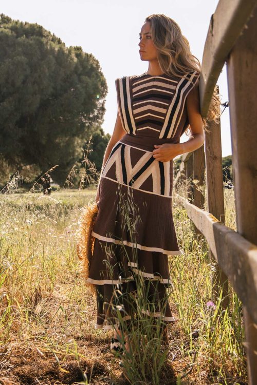FALDA EN BAMBULA CON CAPAS Y BIES RÚSTICO