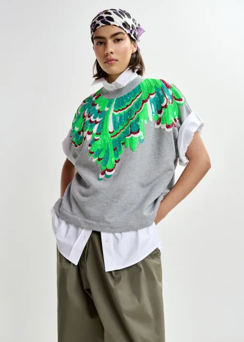 SUDADERA DE MANGA CORTA CON BORDADO DE PAILLETES EN FORMA DE PLUMA EN TONOS NARANJA