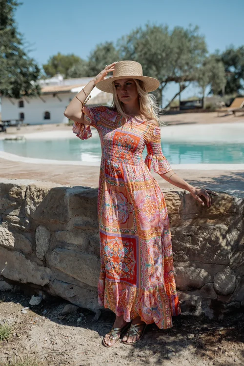 VESTIDO MIDI ESCOTE OFF SHOULDER Y CUERPO ELÁSTICO EN ESTAMPADO AZULEJOS CORAL