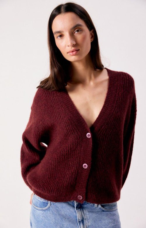 CARDIGAN CON ESCOTE V Y BOTONES