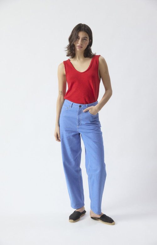 CAMISETA DE SISA  CON CUELLO U