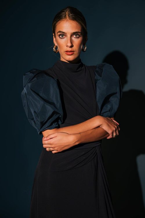 VESTIDO MIDI EN PUNTO DE SEDA CON MANGA FAROL DE TAFETÁN