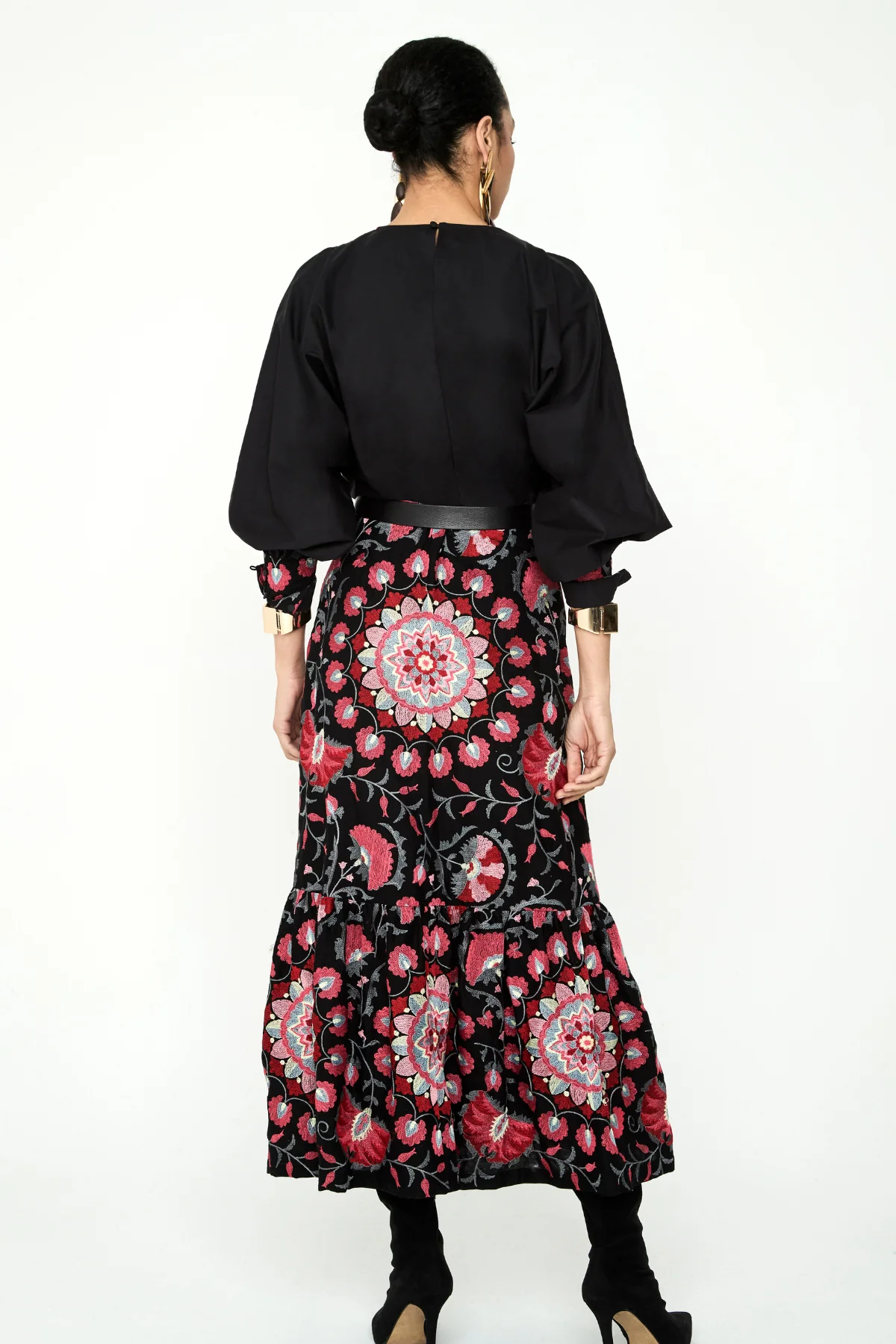 FALDA MIDI EVASÉ CON BORDADO FLORAL Y VOLANTE EN BAJO 5 FALDA MIDI EVASÉ CON BORDADO FLORAL Y VOLANTE EN BAJO - Imagen 4