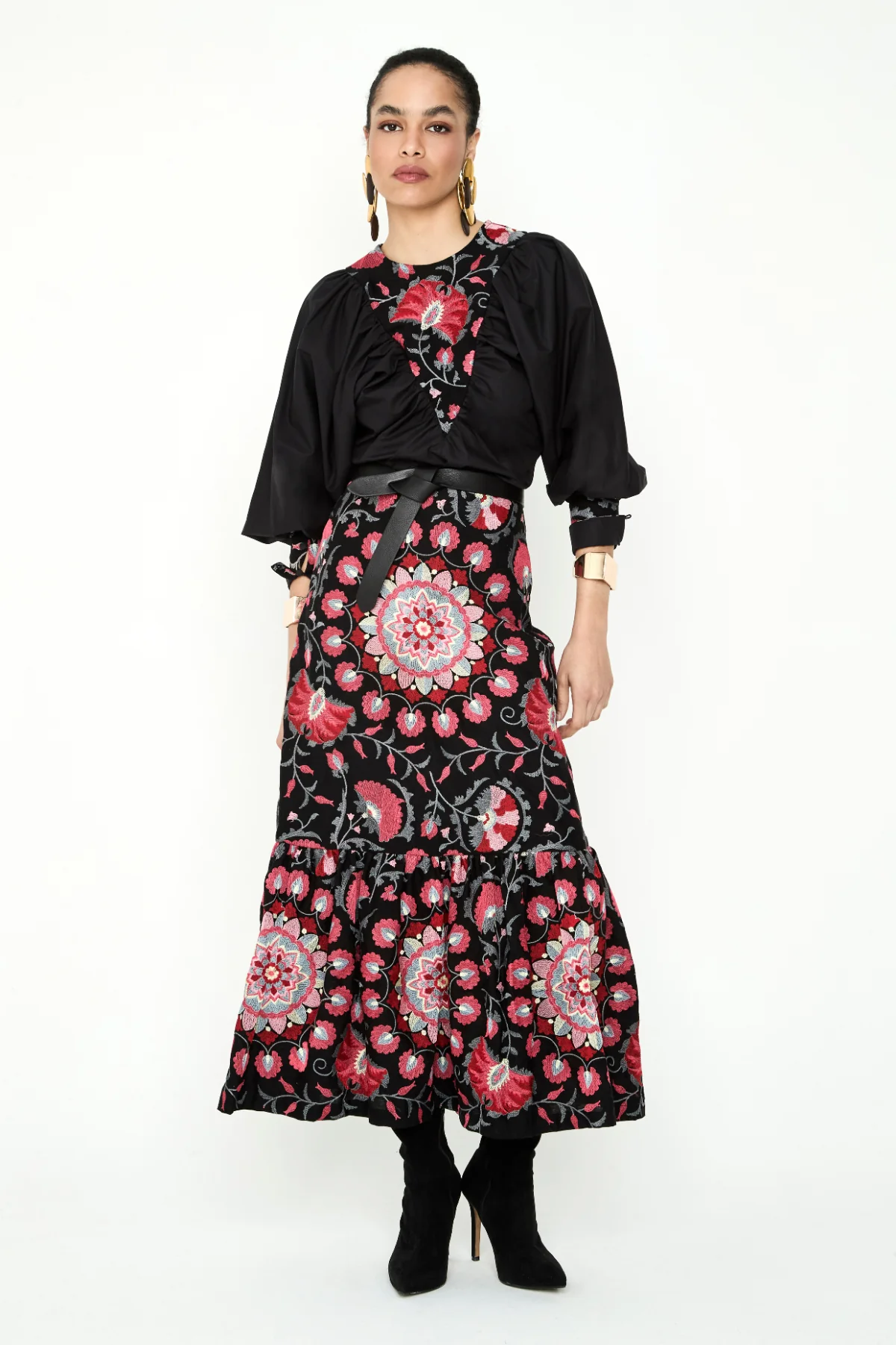 FALDA MIDI EVASÉ CON BORDADO FLORAL Y VOLANTE EN BAJO 4 FALDA MIDI EVASÉ CON BORDADO FLORAL Y VOLANTE EN BAJO - Imagen 3